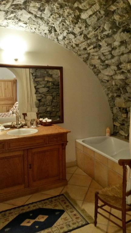 Domaine De Lara Bed & Breakfast Barcelonnette Oda fotoğraf
